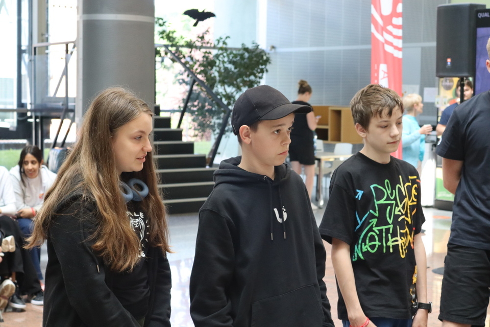 Roboti ve Zlíně zabodovali: tým Python se probojoval do finále VEX IQ Czech Open