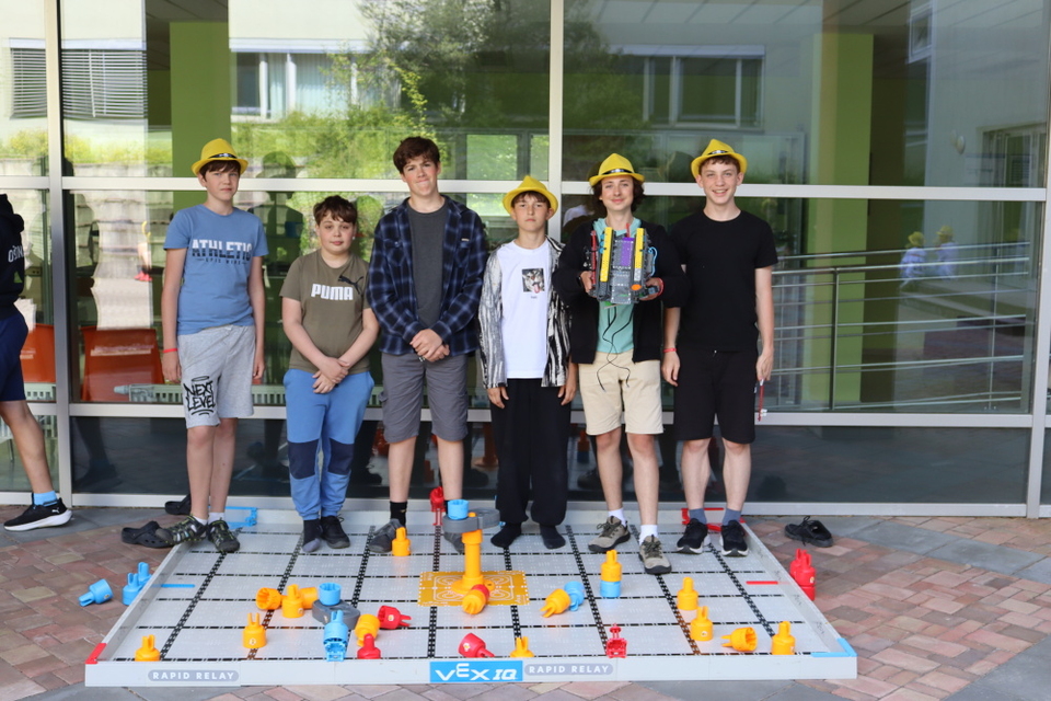 Roboti ve Zlíně zabodovali: tým Python se probojoval do finále VEX IQ Czech Open