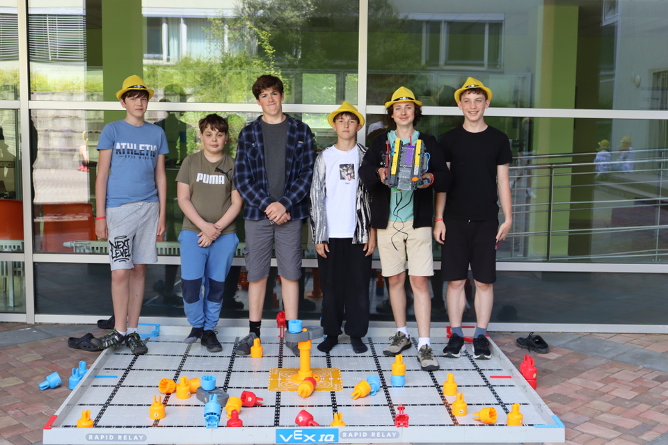 Roboti ve Zlíně zabodovali: tým Python se probojoval do finále VEX IQ Czech Open