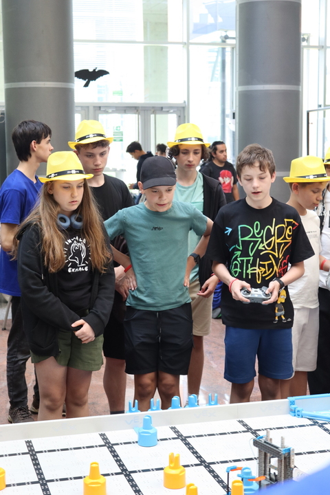Roboti ve Zlíně zabodovali: tým Python se probojoval do finále VEX IQ Czech Open