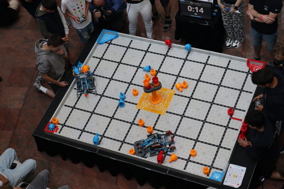 Roboti ve Zlíně zabodovali: tým Python se probojoval do finále VEX IQ Czech Open