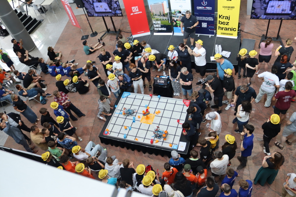 Roboti ve Zlíně zabodovali: tým Python se probojoval do finále VEX IQ Czech Open