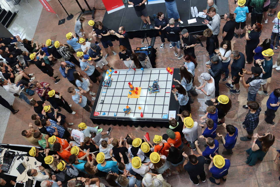 Roboti ve Zlíně zabodovali: tým Python se probojoval do finále VEX IQ Czech Open